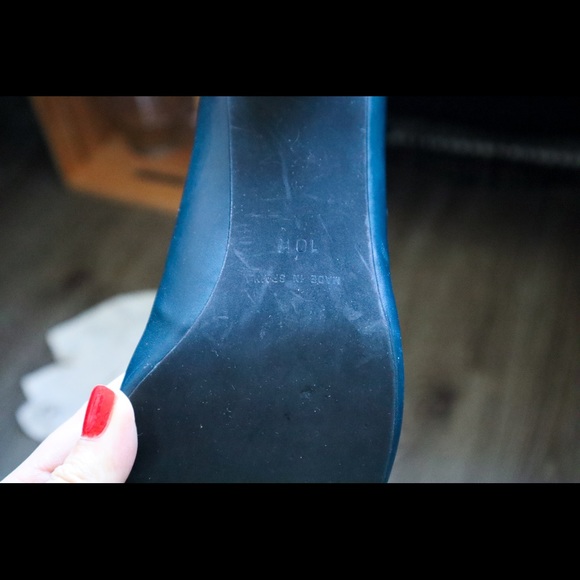Pair of Talbots Navy Pumps - Gorgeous color (size 10M) - Picture 6 of 6